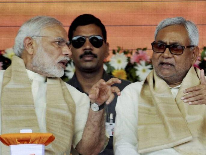 two calls framed modi kumar comfort cm felt trapped by lalu | पंतप्रधान मोदी व नितीश कुमारांचं त्या 2 फोन कॉल्समुळे पुनर्मिलन  